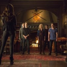 The Vampire Diaries: Katherine Back, Paul Wesley, Zach Roerig, Michael Trevino, Candice Accola, Nina Dobrev e Blake Tyers nell'episodio Gone Girl