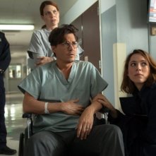 Transcendence: Rebecca Hall e Johnny Depp in ospedale