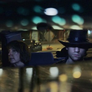 L'impostore: Adam O'Brian e Cathy Dresbach in una scena del film