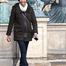 Un'immagine di Zoe Saldana sul set di Rosemary's Baby