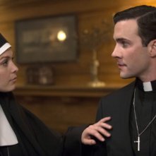 Supernatural: Gil McKinney e Alaina Huffman in una scena dell'episodio Mother's Little Helper