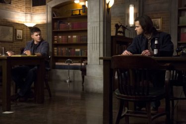 Supernatural: Jensen Ackles e Jared Padalecki nell'episodio Mother's Little Helper
