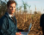 La serie con Woody Harrelson e Matthew McConaughey, tratta da una storia vera, si ferma prima del debutto