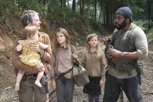 The Walking Dead: Melissa Suzanne McBride, Chad L. Coleman, Brighton Sharbino e Kyla Kenedy nell'episodio Il bosco