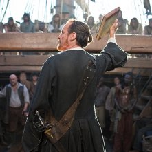 Black Sails: Toby Stephens durante una scena del primo episodio della serie