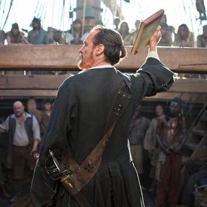 Black Sails: Toby Stephens durante una scena del primo episodio della serie