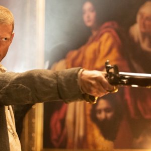 Black Sails: Tom Hopper una scena del primo episodio della serie