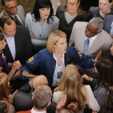 Crisis: Rachael Taylor in una scena del pilot della serie