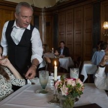 Nymphomaniac - Volume 1: Shia LaBeouf con Udo Kier e Stacy Martin in una scena