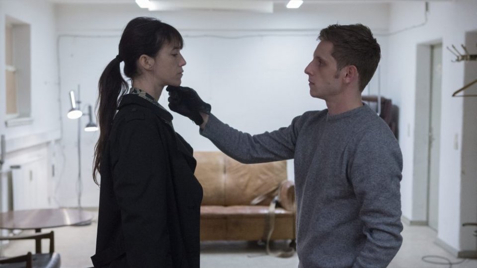 The Nymphomaniac - Part 2: Charlotte Gainsbourg con Jamie Bell in una scena del film