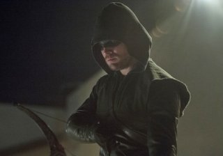 Arrow: Stephen Amell in una scena dell'episodio Birds of Prey