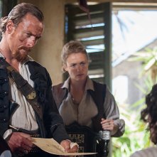 Black Sails: Hannah New con Toby Stephens in una scena del terzo episodio della prima stagione