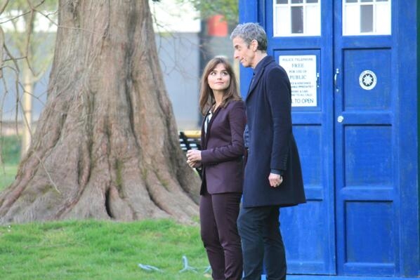 Doctor Who Peter Capaldi Insieme A Jenna Louise Coleman Un Immagine Dal Set Dell Ottava Stagione Del 302127