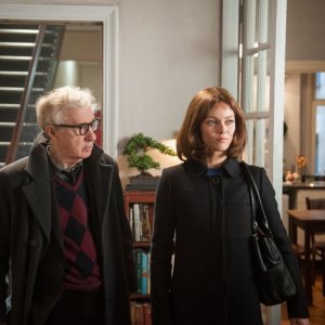 Gigolò per caso: Woody Allen con Vanessa Paradis in una scena del film