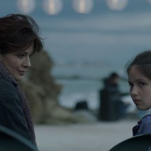 Nessuno mi pettina bene come il vento: Laura Morante con Andreea Denisa Savin in una scena del film