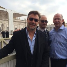 Noah: il regista Darren Aronofsky, Russell Crowe e il vicecapo della Paramount Rob Moore a San Pietro in occasione dell'incontro col Papa