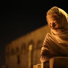 Only Lovers Left Alive: Tilda Swinton avvolta in uno scialle