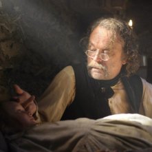Deadwood: Brad Dourif in un'immagine della prima stagione