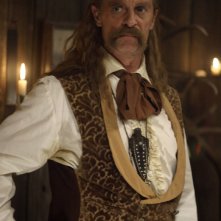 Deadwood: Keith Carradine in una scena della prima stagione della serie