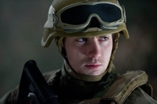 Godzilla: un primissimo piano del soldato Aaron Taylor-Johnson