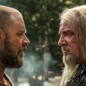 Noah: Russell Crowe a confronto con Ray WInstone