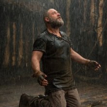 Noah: Russell Crowe in ginocchio di fronte alla potenza di Dio