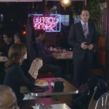 The Good Wife: Julianna Margulies e Josh Charles in una scena dell'episodio A Few Words