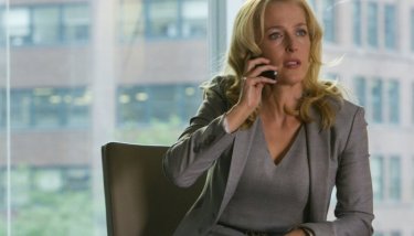 Crisis: Gillian Anderson in una scena dell'episodio If You Are Watching This I Am Dead