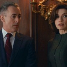 The Good Wife: Alan Cumming e Julianna Margulies nell'episodio Dramatics, Your Honor