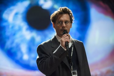 Transcendence: Johnny Depp parla delle sue teorie in una scena del film
