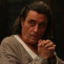 American Horror Story Asylum: Ian McShane nell'episodio The Coat Hanger