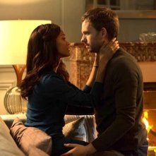 Rosemary's Baby: Patrick J. Adams e Zoe Saldana in una delle prime immagini