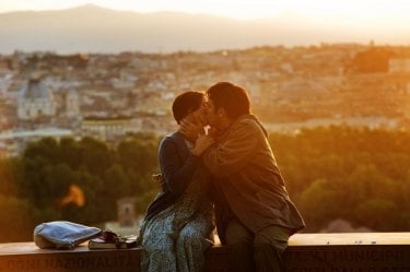 Ti ricordi di me?: Edoardo Leo bacia Ambra Angiolini in una romantica scena del film