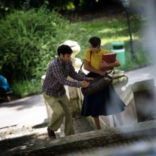 Ti ricordi di me?: Edoardo Leo tenta di scippare Ambra Angiolini in una scena del film