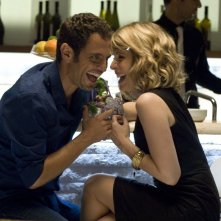 Ti sposo ma non troppo: Gabriele Pignotta flirta con una donna in una scena del film