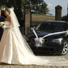 Ti sposo ma non troppo: Vanessa Incontrada pronta per l'altare in un'immagine dal set