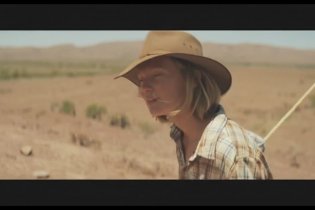 Trailer Italiano - Tracks - Attraverso il deserto
