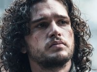Il Trono di Spade, Kit Harington: 'Per baciare Sophie Turner sono dovuto salire su una cassetta di mele'