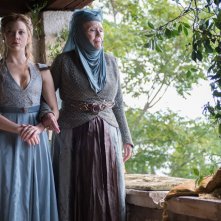 Il trono di spade: Natalie Dormer e Diana Rigg nell'episodio Two Swords
