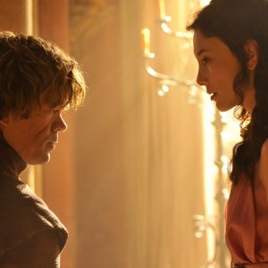 Il trono di spade: Sibel Kekilli e Peter Dinklage in una scena della quarta stagione