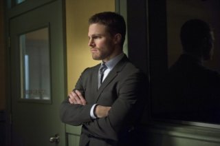 Arrow: Stephen Amell in una scena dell'episodio Deathstroke della seconda stagione