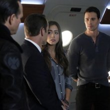 Agents of S.H.I.E.L.D.: Chloe Bennet e Brett Dalton in un momento dell'episodio End of the Beginning