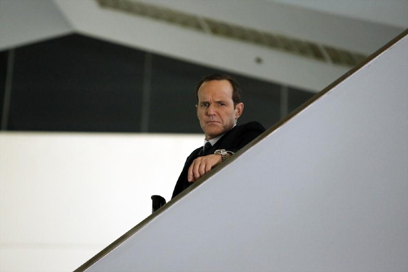Agents Of S H I E L D Clark Gregg In Una Scena Di Gruppo Nell Episodio End Of The Beginning 317014