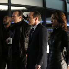 Agents of S.H.I.E.L.D.: Clark Gregg, Ming-Na Wen, Bill Paxton in una scena di gruppo nell'episodio End of the Beginning