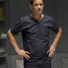 Helix: Billy Campbell durante una scena del primo episodio della serie