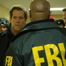 The Following: Kevin Bacon con Shawn Ashmore in una scena dell'episodio Freedom della seconda stagione
