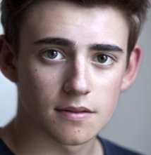 Una Foto Di Charlie Rowe 319721