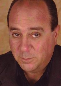 Una foto di Louis Mustillo