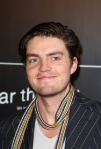 Una foto di Tom Burke