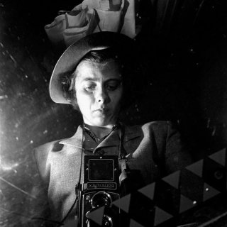 Alla ricerca di Vivian Maier: la celebre fotografa in un'immagine del film